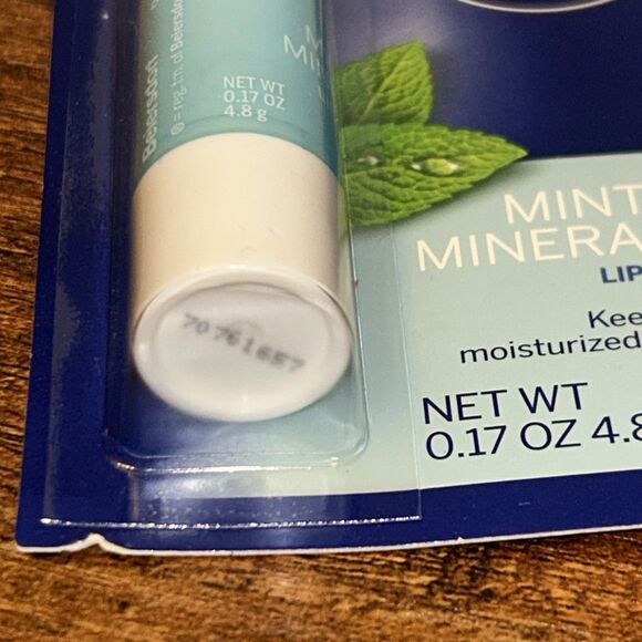 3 Packs, Nivea Mint & Mineral Refreshing Lip Care Shea & Peppermint Extract - Picture 5 of 7